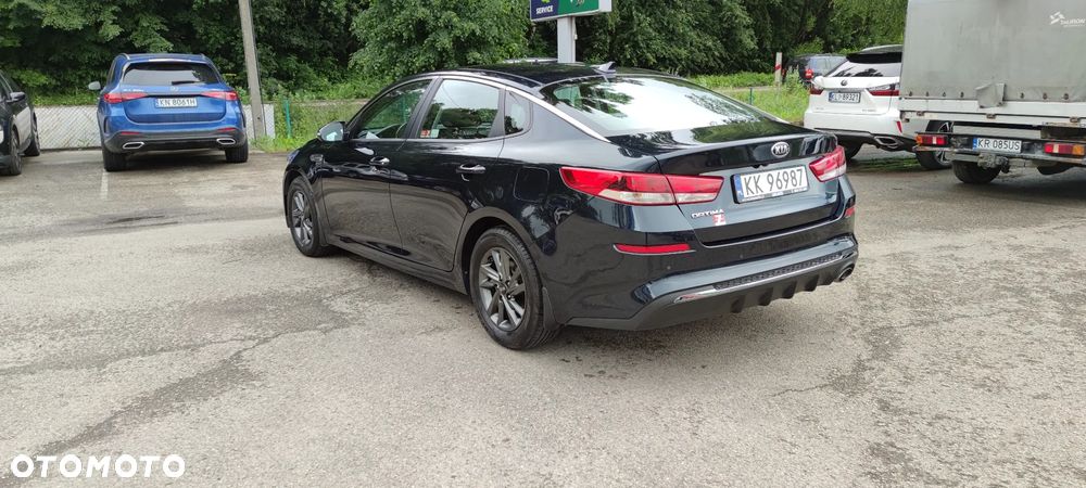 Kia Optima 2.0 M - 11