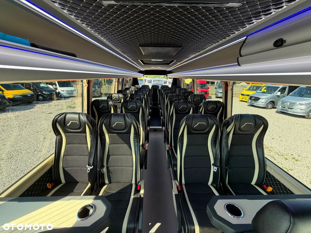 Mercedes-Benz Sprinter 519 - 19