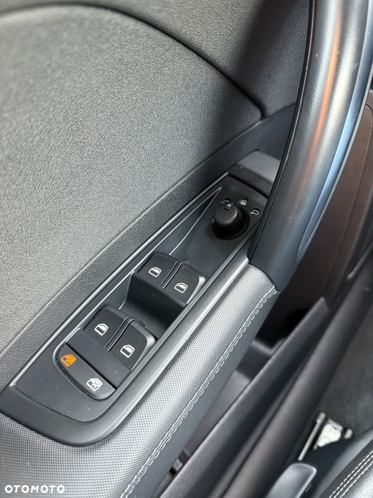 Audi A1 Sportback 1.4 TFSI S tronic S line edition m S line Sportpaket - 22