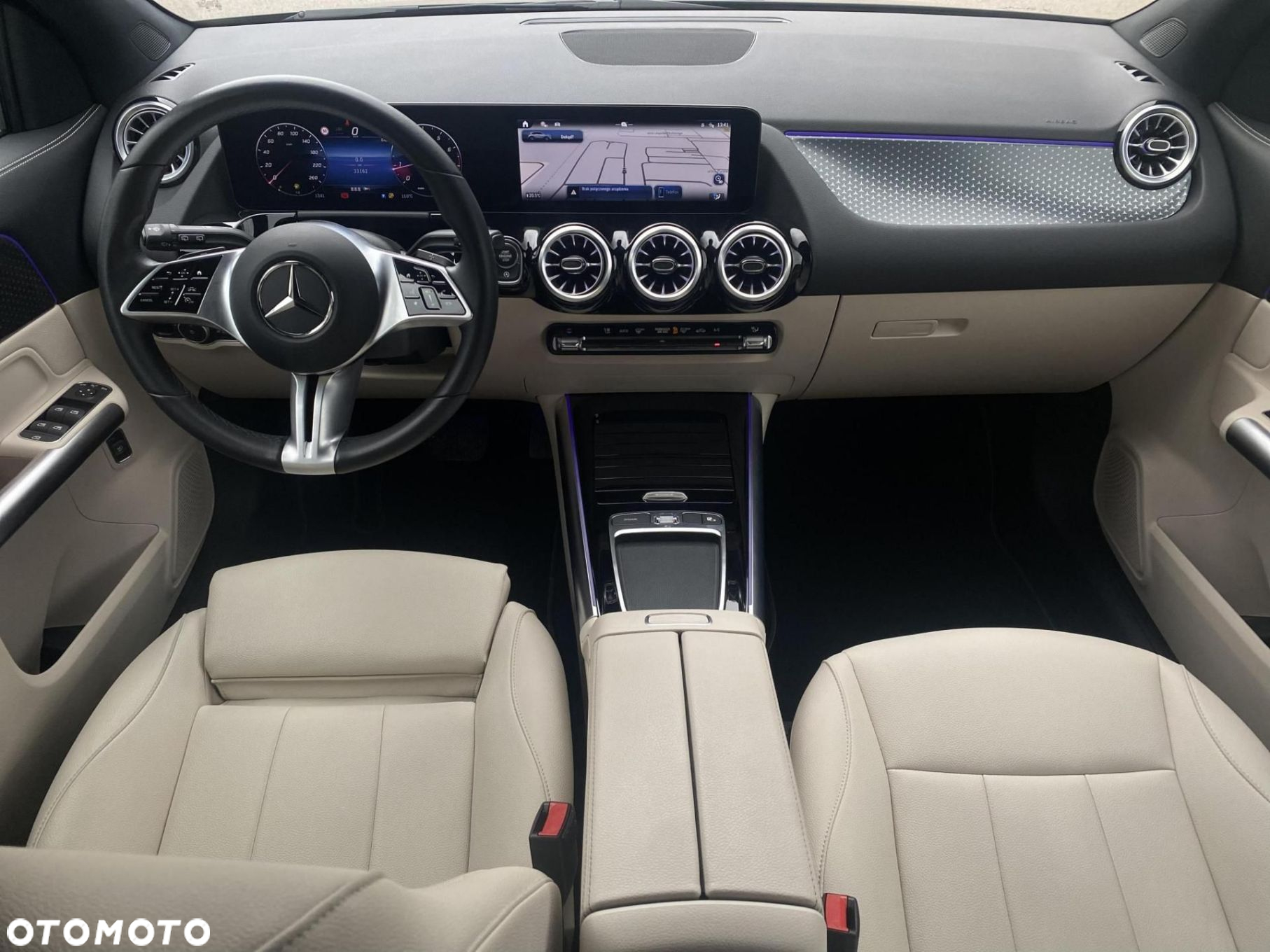 Mercedes-Benz GLA - 24