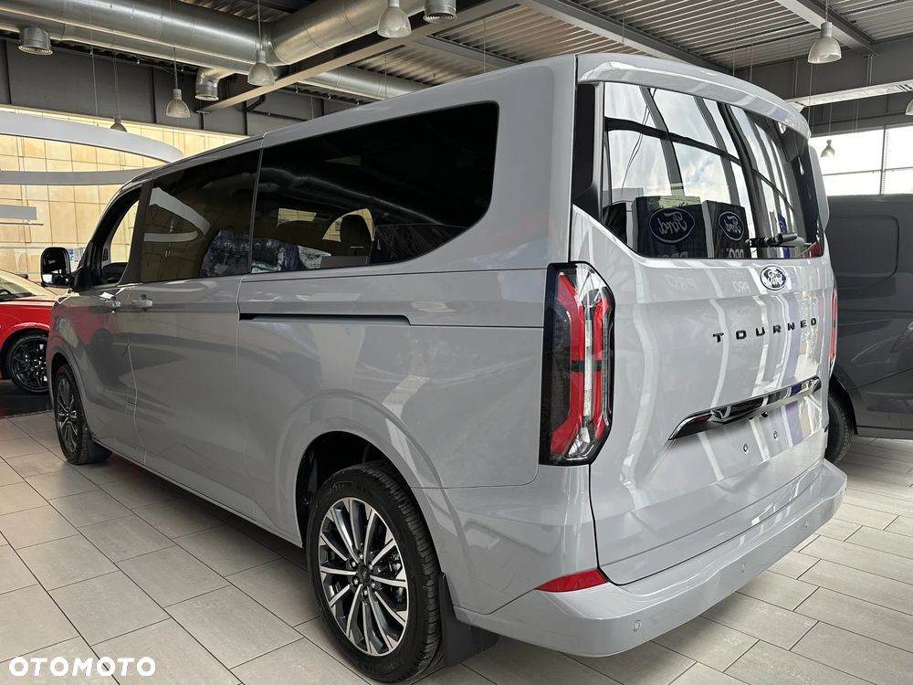 Ford Tourneo Custom - 4