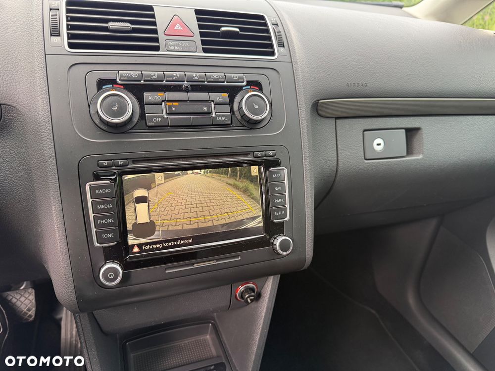Volkswagen Touran 2.0 TDI DPF DSG Highline - 16