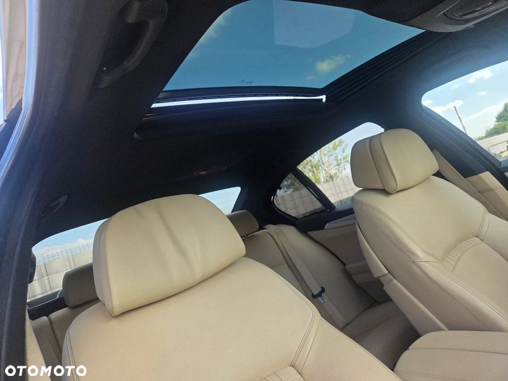 BMW Seria 5 M550d xDrive - 38
