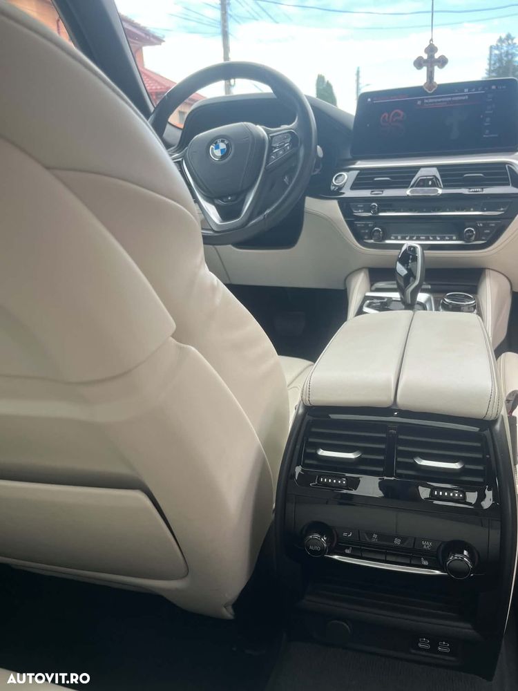 BMW Seria 5 530d Aut. Luxury Line - 11