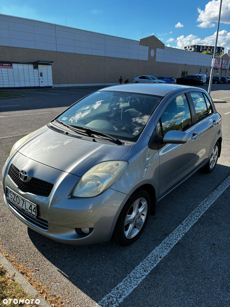 Toyota Yaris 1.3 VVT-i Cool - 1
