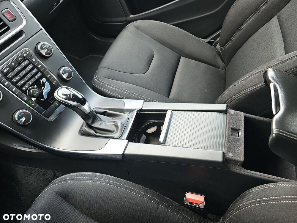 Volvo V60 Cross Country - 16