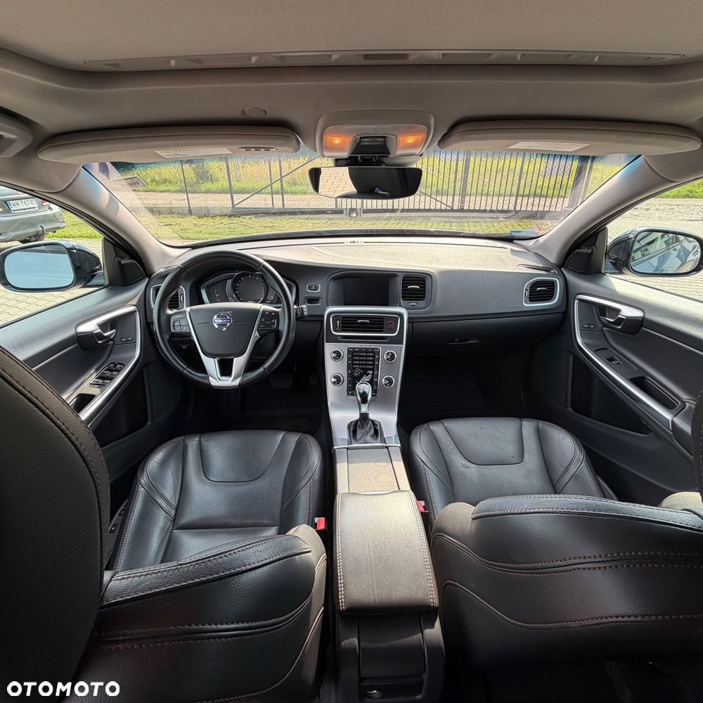 Volvo V60 Cross Country - 13