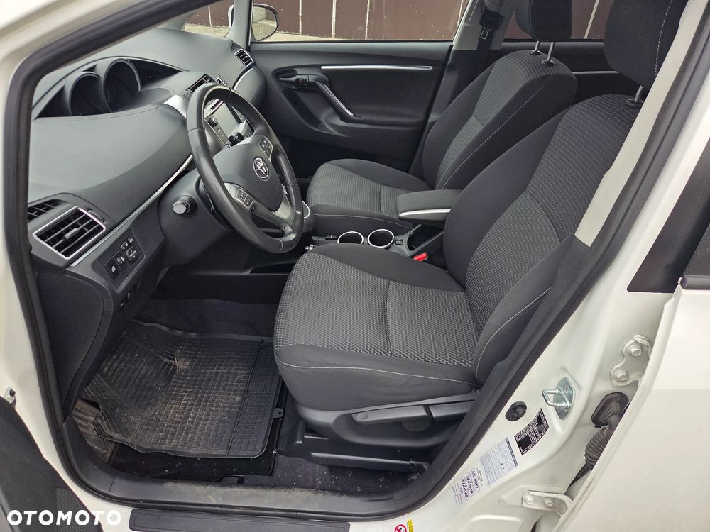 Toyota Verso 1.8 Multidrive Edition - 8
