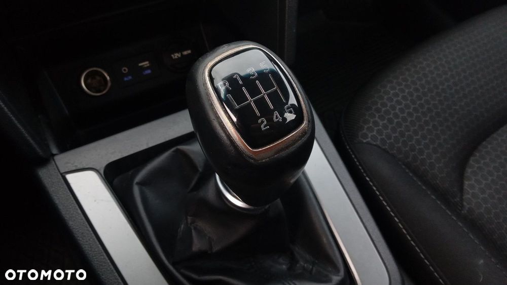 Hyundai Elantra - 24