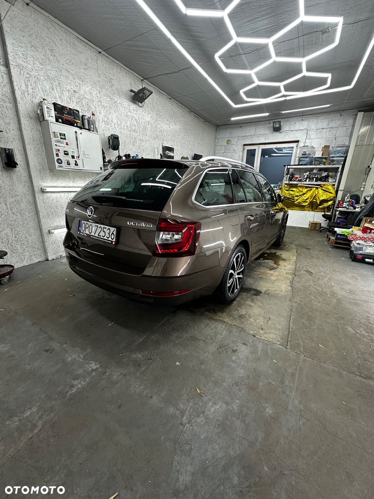 Skoda Octavia 2.0 TSI Clever DSG - 2