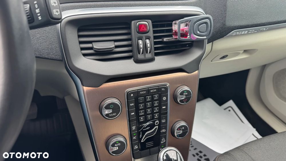 Volvo V40 Cross Country T4 AWD Drive-E Momentum - 21