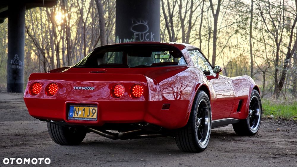Chevrolet Corvette - 10