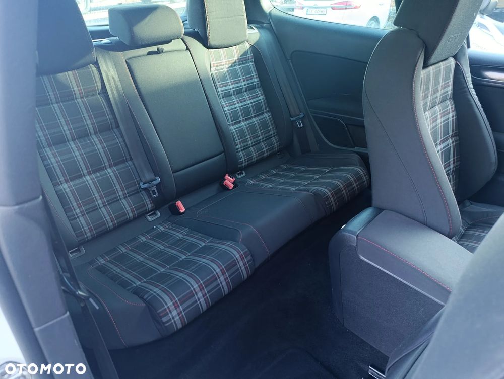 Volkswagen Golf 2.0 GTI - 31