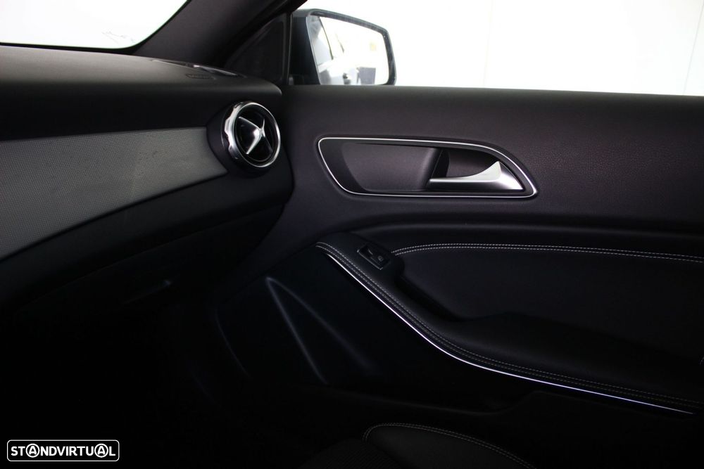 Mercedes-Benz GLA 180 d Urban - 34