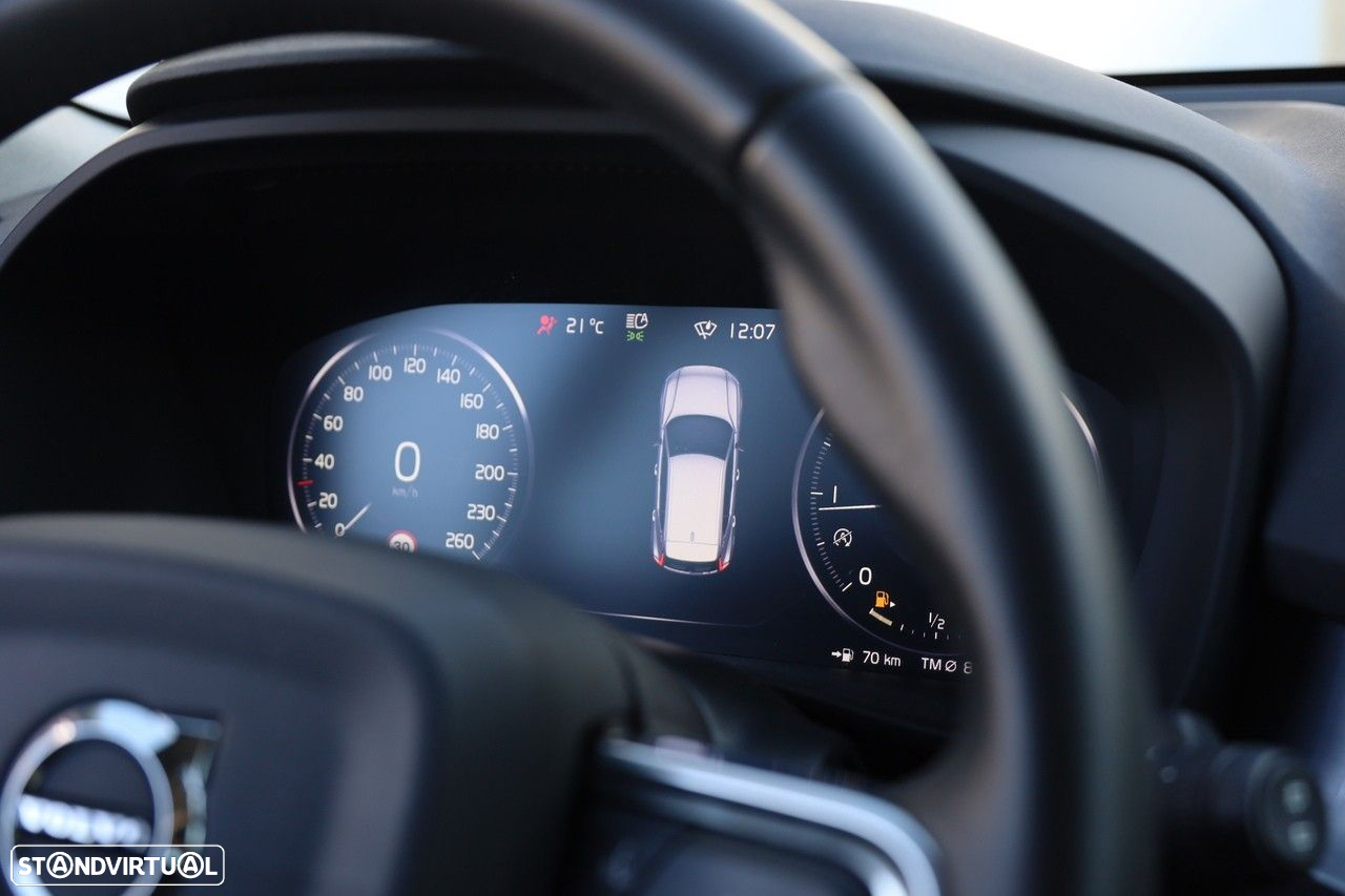 Volvo XC 40 2.0 D3 Momentum Plus Geartronic - 23