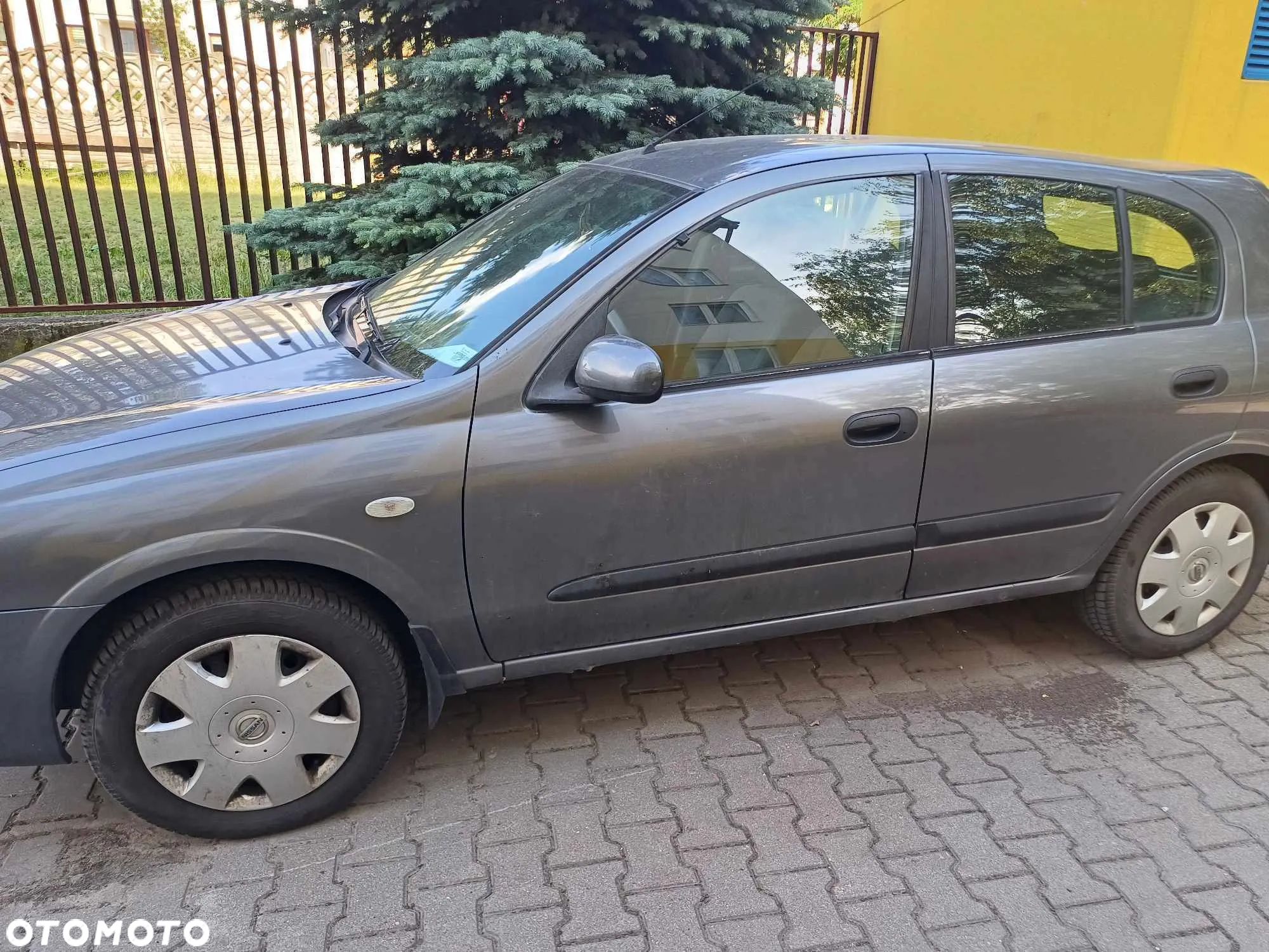 Nissan Almera - 1