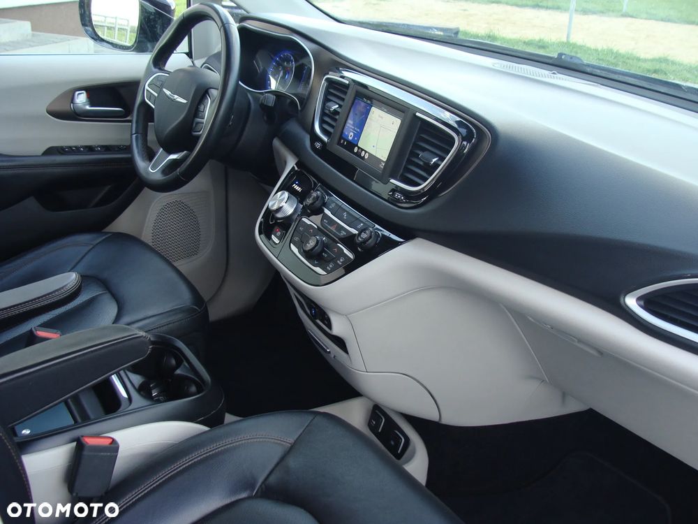 Chrysler Pacifica - 31
