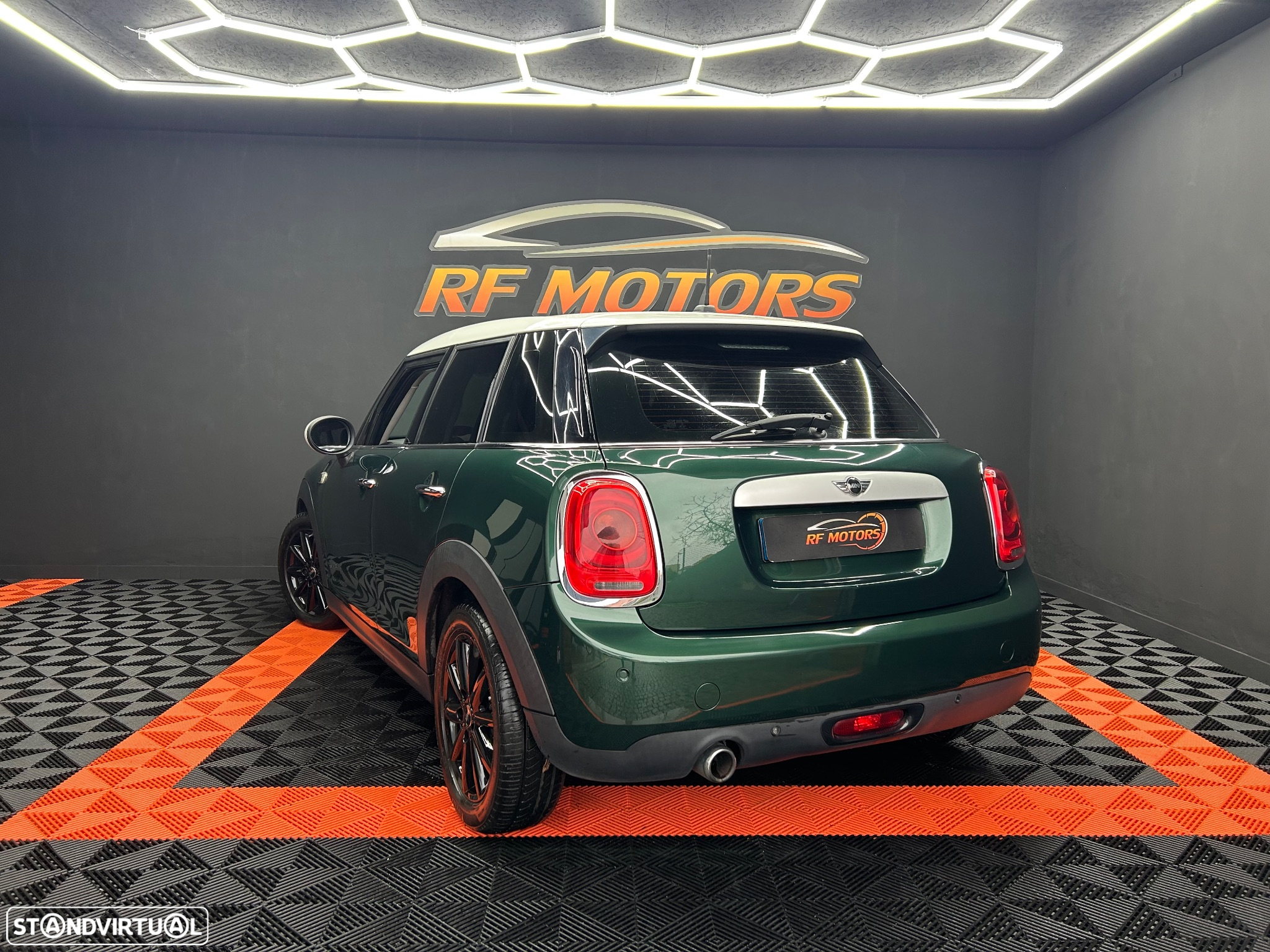MINI 5 Portas Cooper D Auto - 5