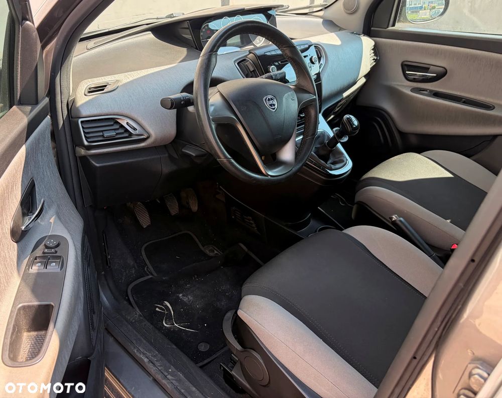 Lancia Ypsilon 1.2 8V Gold - 2