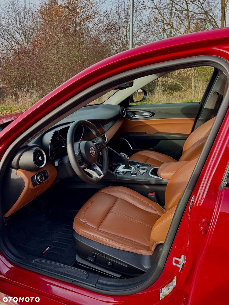 Alfa Romeo Giulia 2.0 Turbo 16V AT8-Q4 Ti - 10
