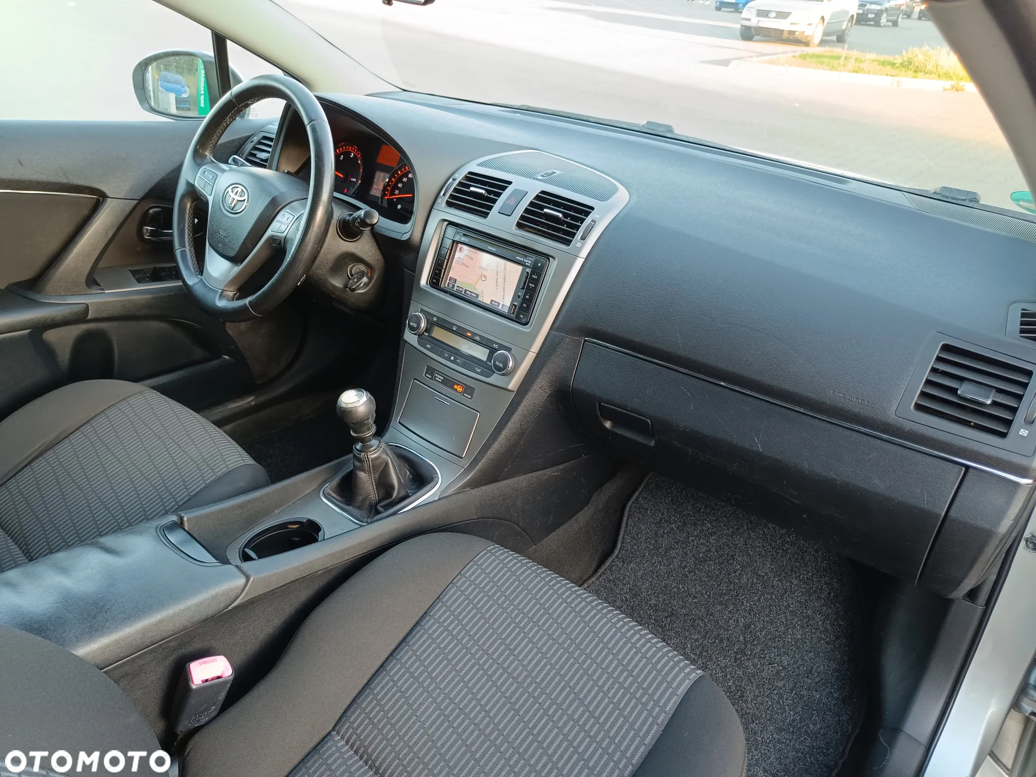 Toyota Avensis 2.0 D-4D Combi Executive - 19