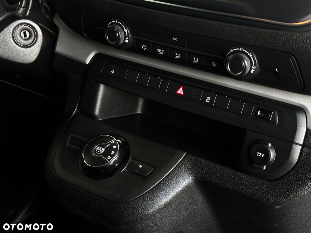 Peugeot Traveller - 13