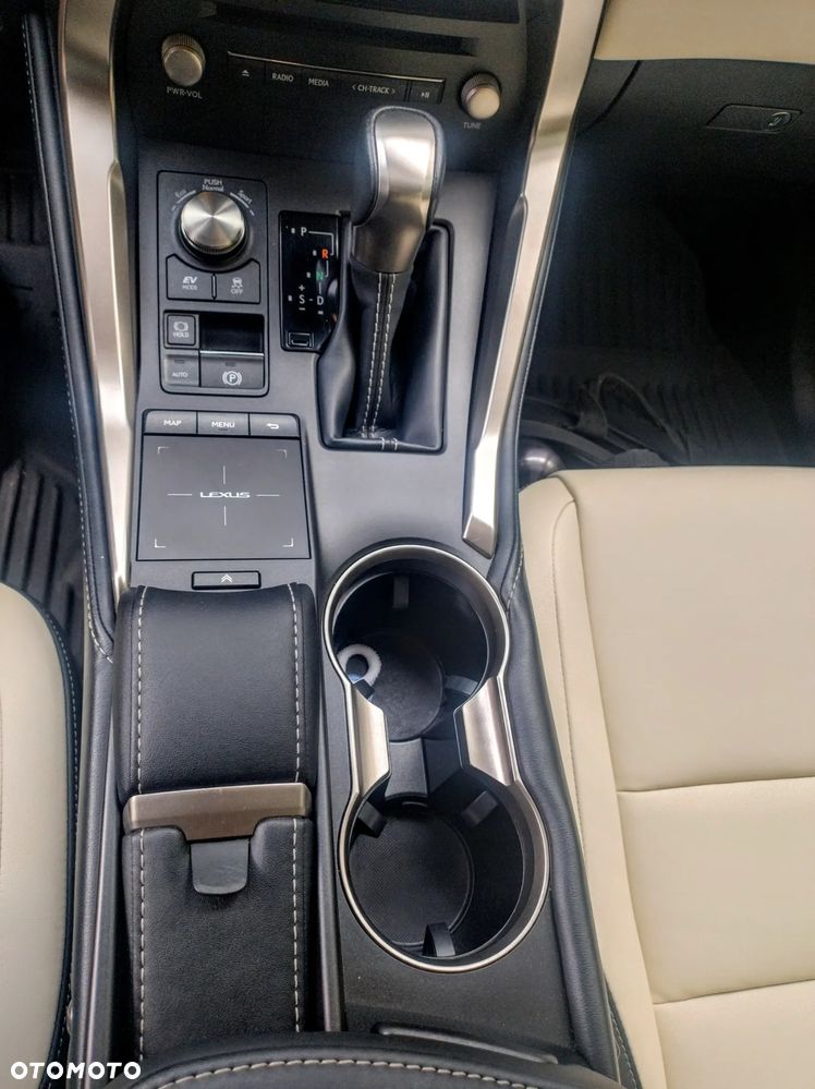 Lexus NX 300h F Impression AWD - 27