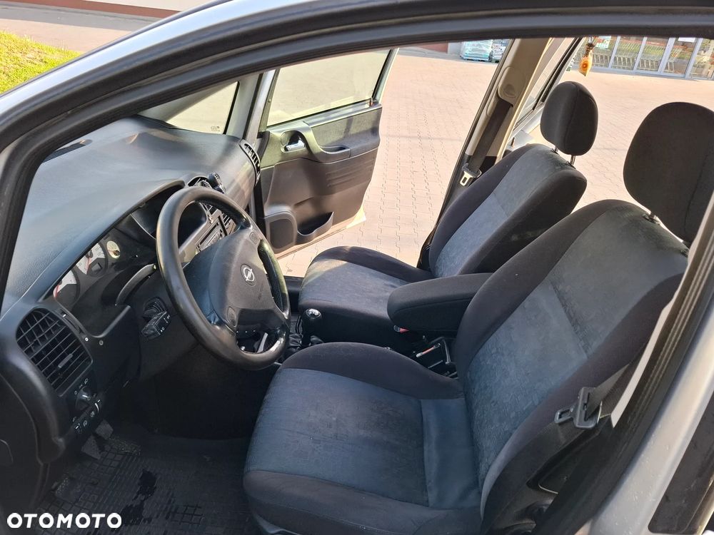 Opel Zafira 2.2 - 5