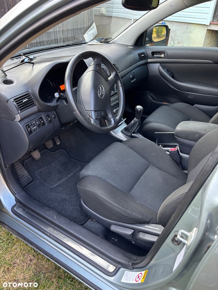 Toyota Avensis 1.8 VVT-i Sol Premium - 9