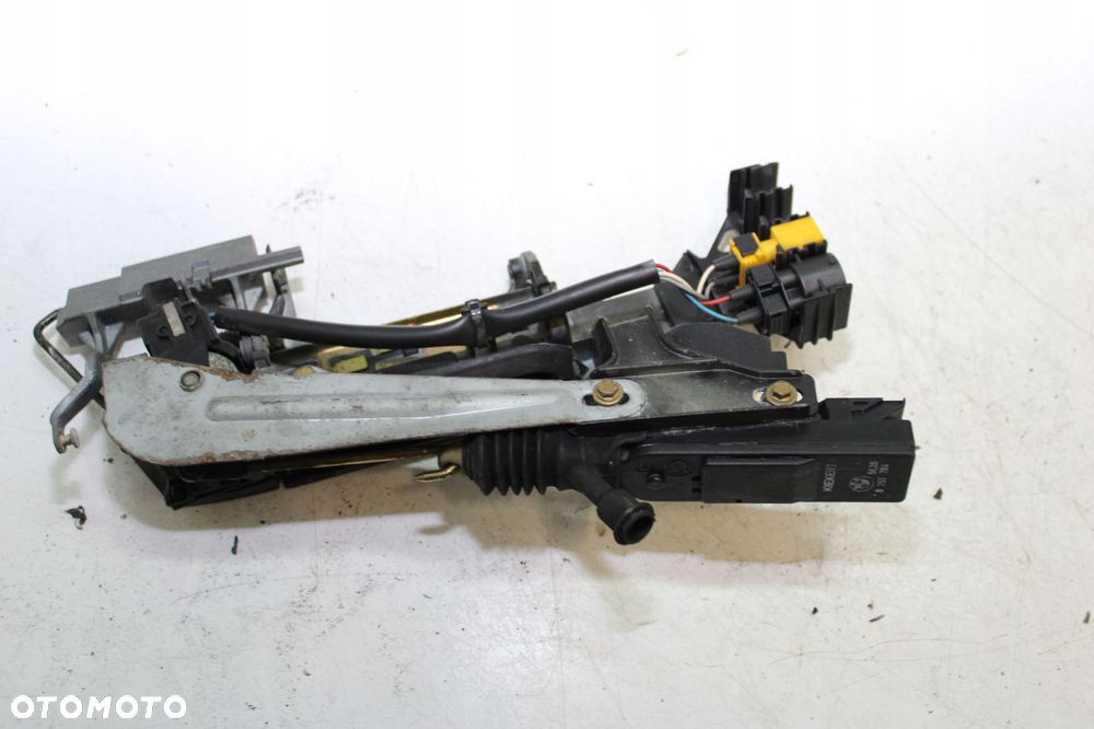 BMW E34 E32 KLAMKA ZEWNĘTRZNA LEWA PRZÓD WKŁADKA SIŁOWNIK ORYG - 2