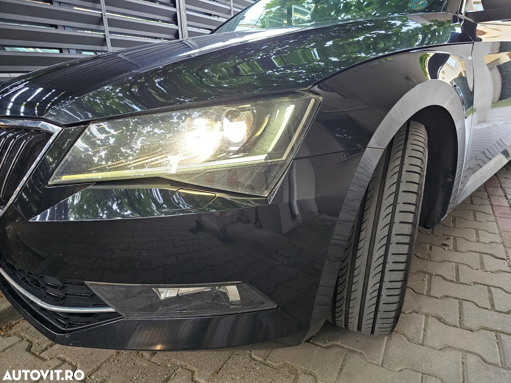 Skoda Superb Combi 2.0 TDI DSG Ambition - 13