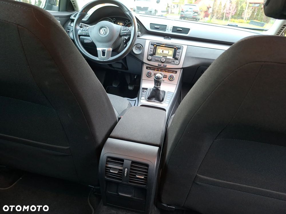 Volkswagen Passat 2.0 TDI Comfortline - 17