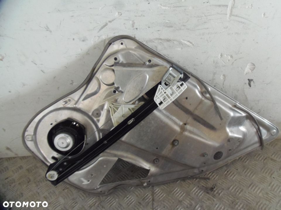 MECHANIZM PODNOŚNIK SZYBY LEWY TYŁ MERCEDES W204 - 2
