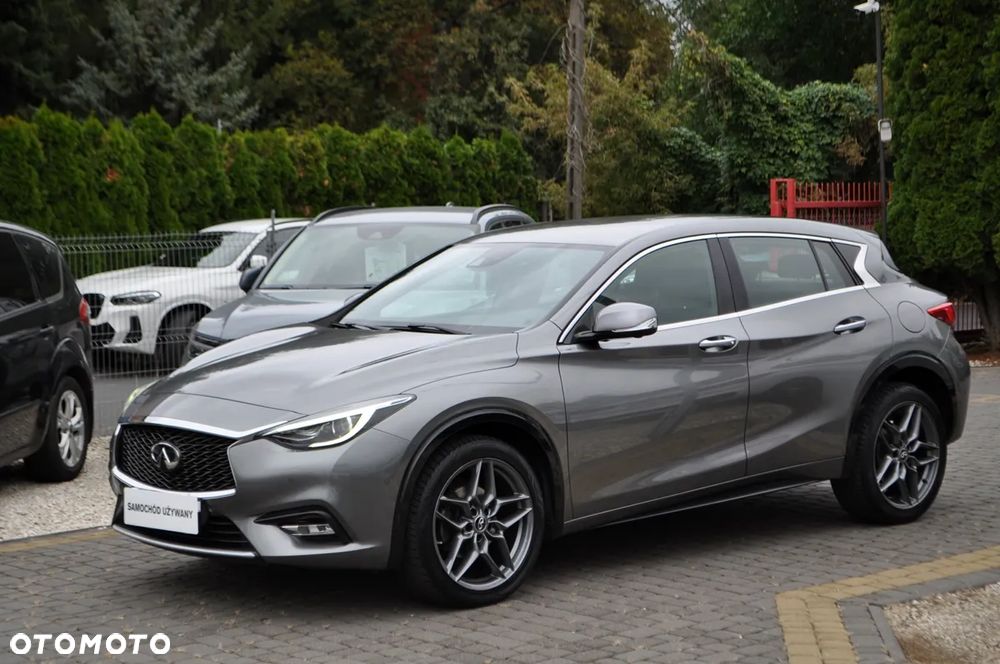 Infiniti Q30 1.6t DCT Premium Tech Cafe Teak - 1