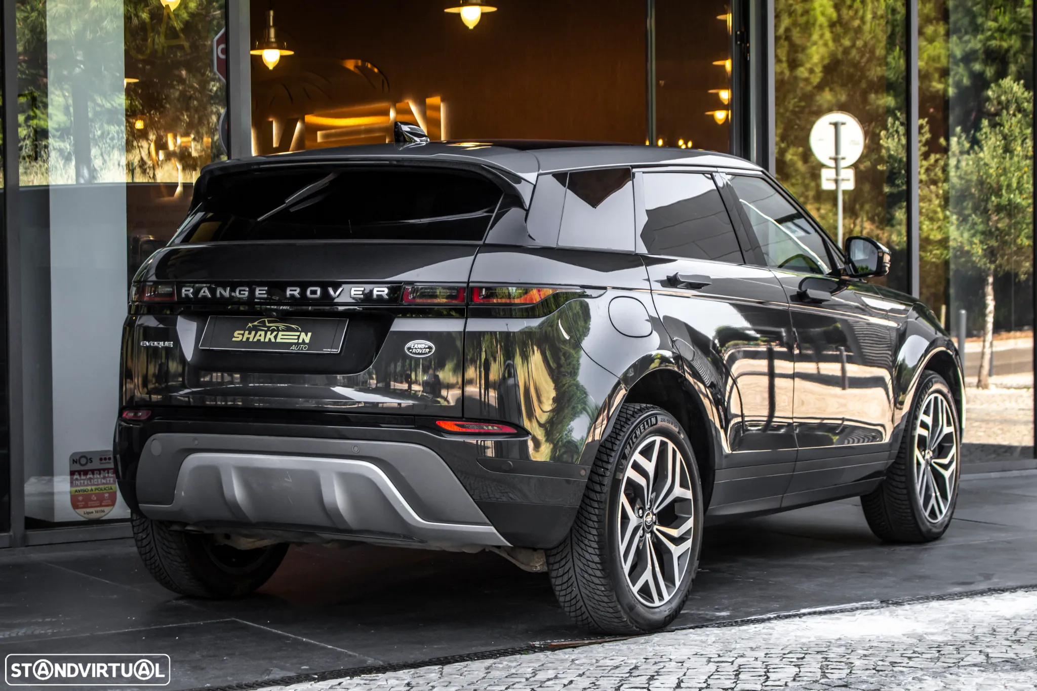 Land Rover Range Rover Evoque 2.0 D180 AWD HSE Auto - 4