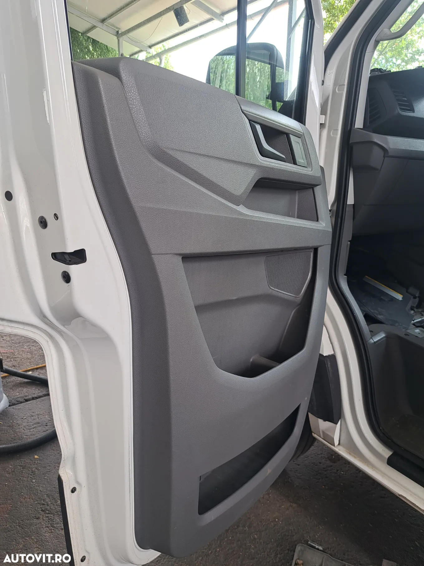 VW Crafter 2017-2024 Usa fata stanga dreapta alba bandou usa lampa agabaritica maner exterior interior oglinda stg dr geam mic mare fata de usa aripa stanga dreapta - 4