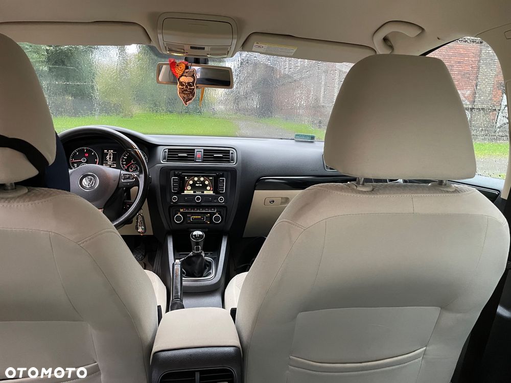 Volkswagen Jetta 1.6 TDI Highline - 18