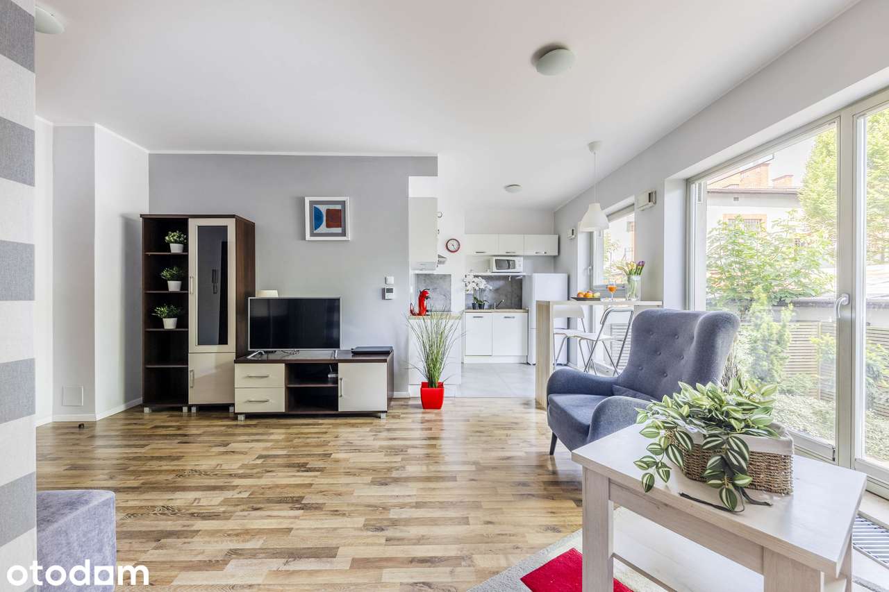 Funkcjonalny, komfortowy 2 pok. apartament, z ogródkiem