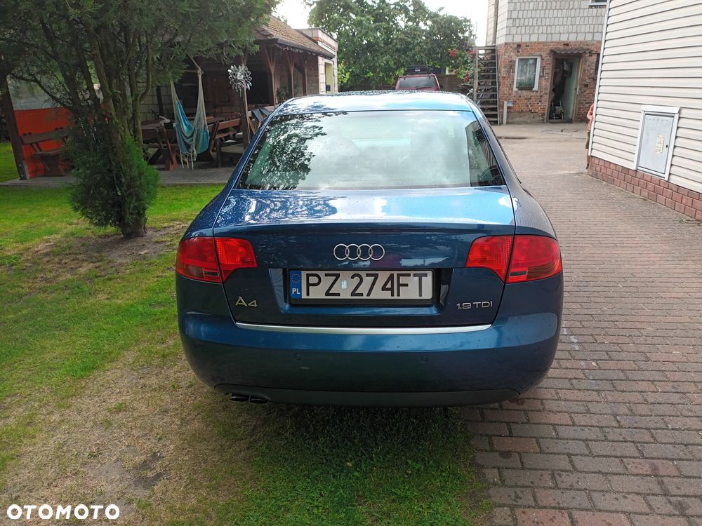 Audi A4 Limousine - 3