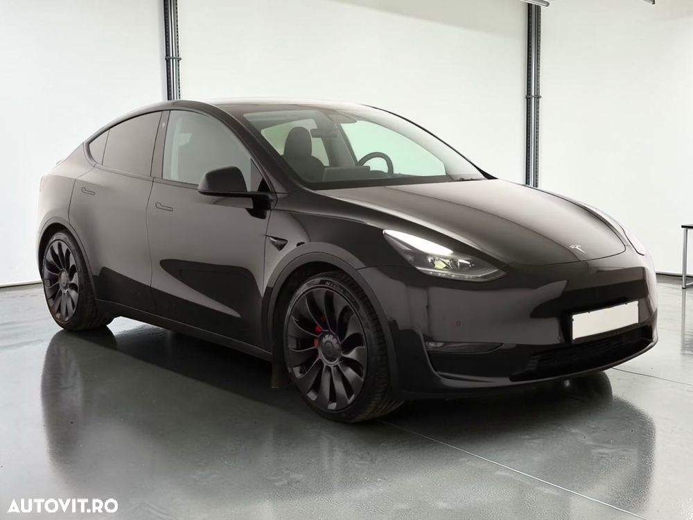 Tesla Model Y Performance Dual Motor AWD - 2