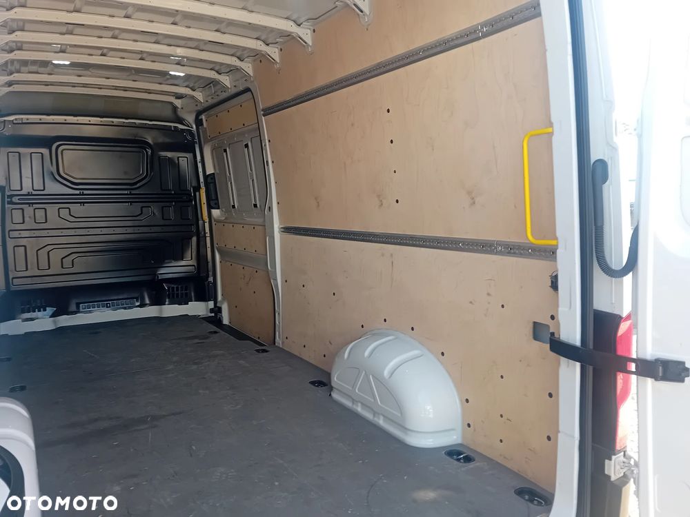 Volkswagen Crafter - 11