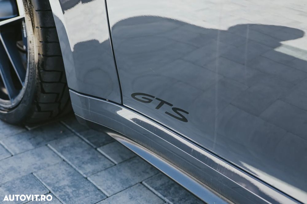 Porsche 911 4 GTS PDK - 12