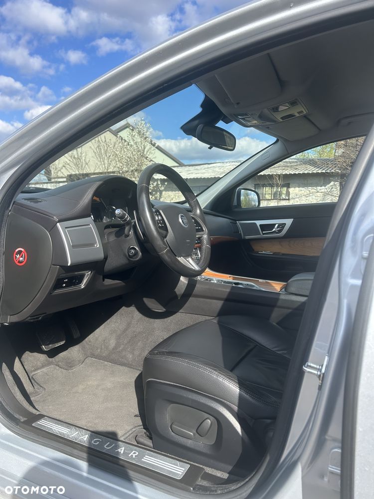 Jaguar XF 2.2 D Luxury - 11