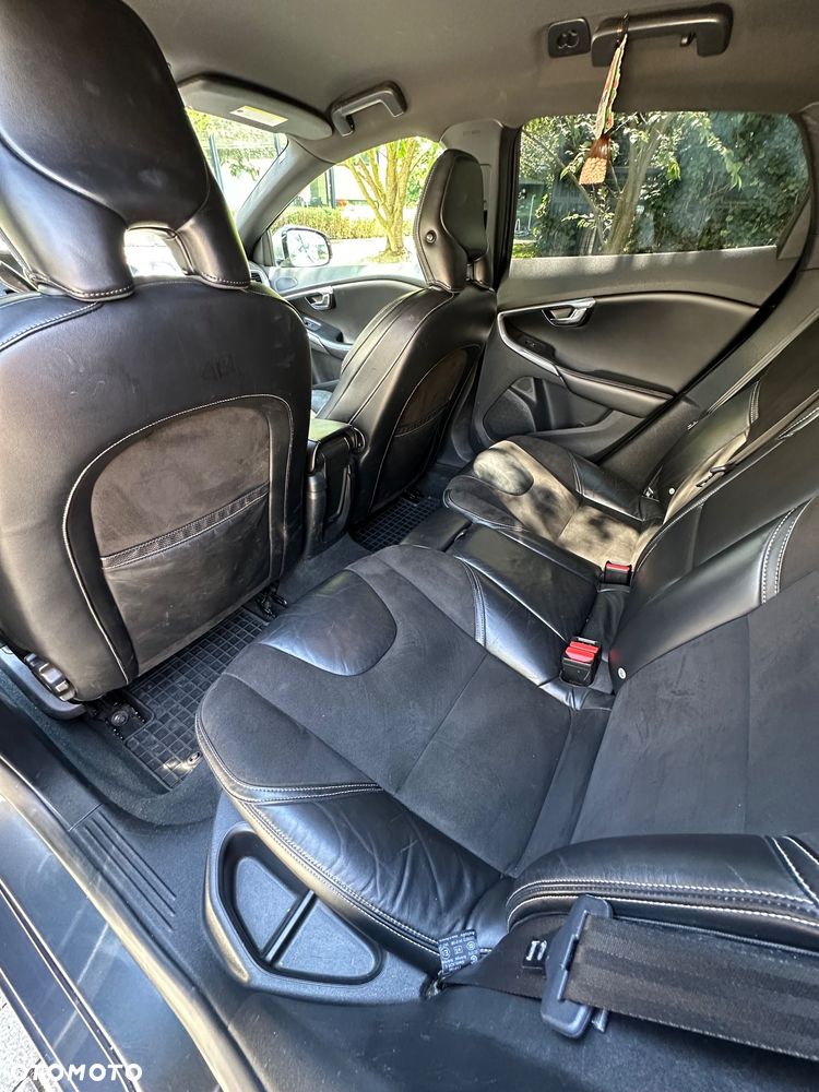 Volvo V40 D4 R-Design - 8