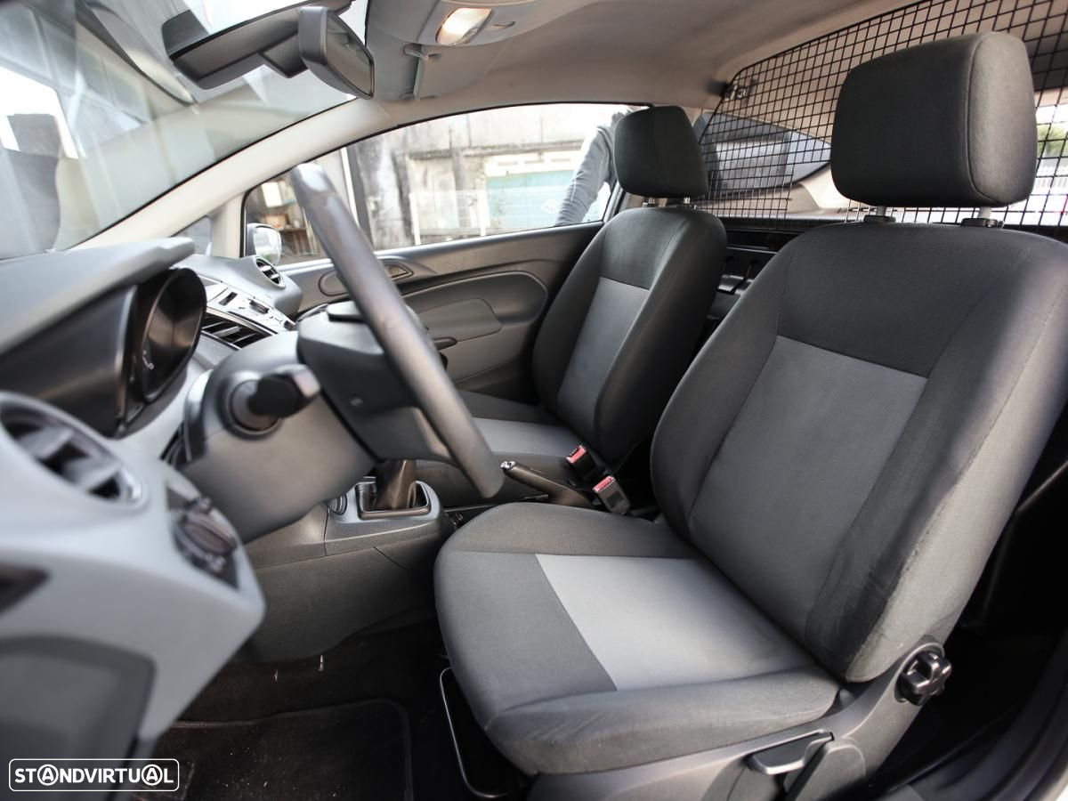 Ford Fiesta Van - 14