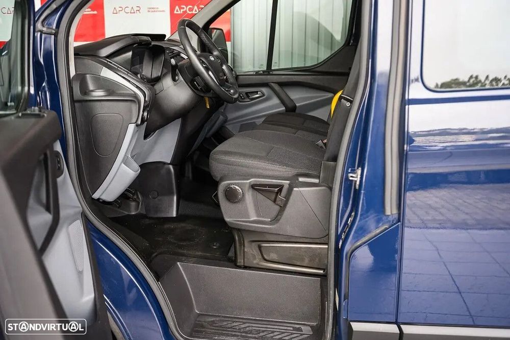 Ford Transit Custom Adaptada p/ 3 cadeiras de rodas - 27