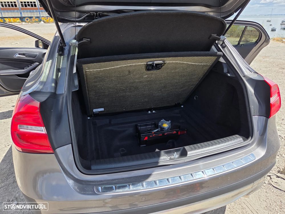 Mercedes-Benz GLA 180 CDI Urban - 8
