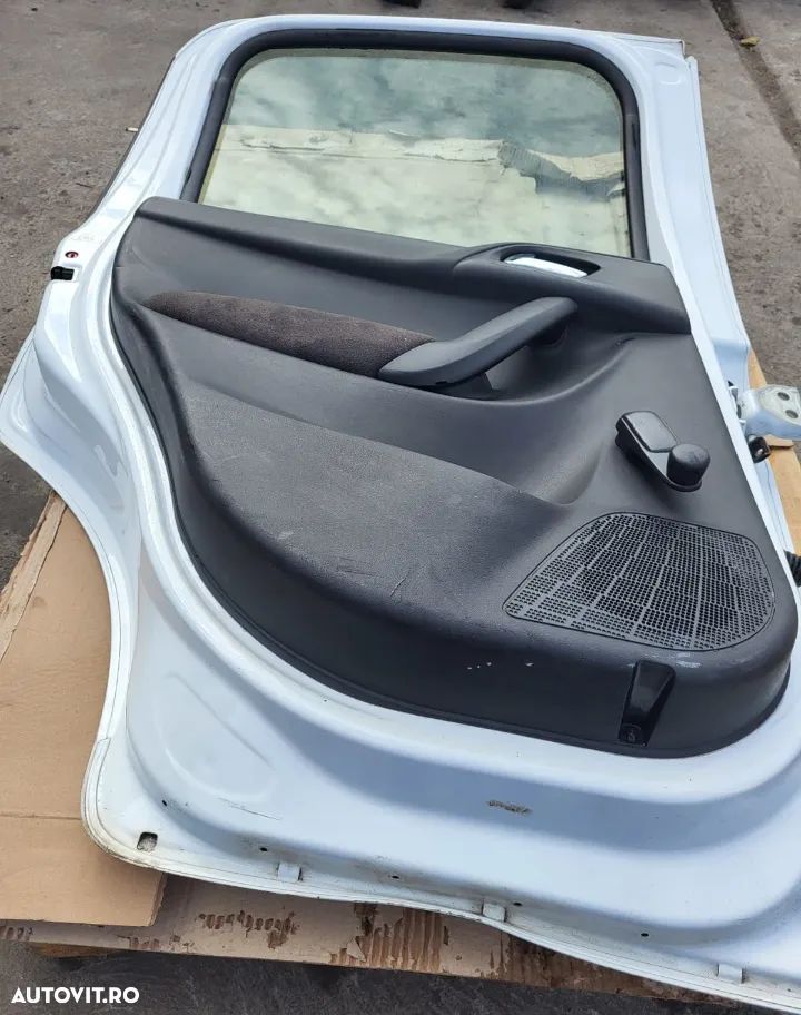 Vindem usa stanga spate complecta pentru Citroen C 3 din 2013 - 6