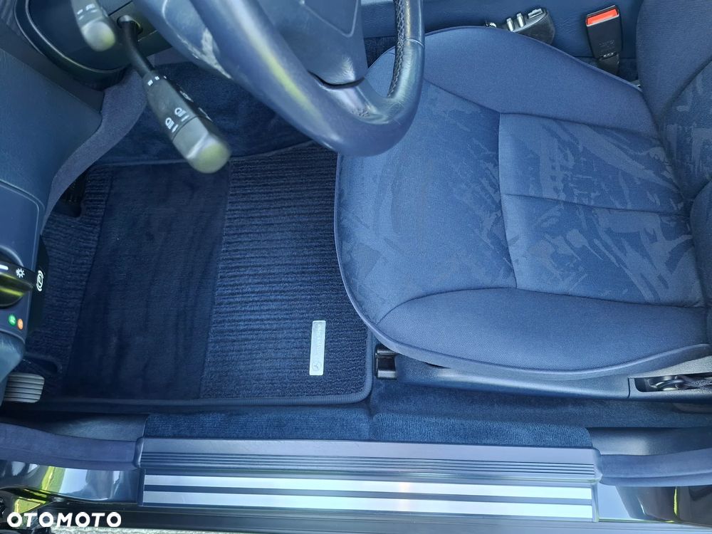 Mercedes-Benz Klasa E 280 4-Matic Elegance - 23