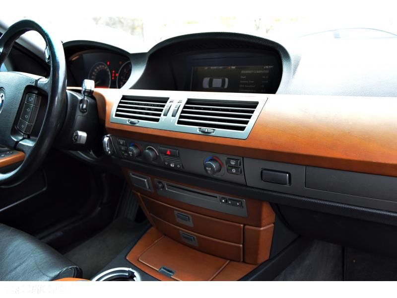 BMW Seria 7 745i - 9